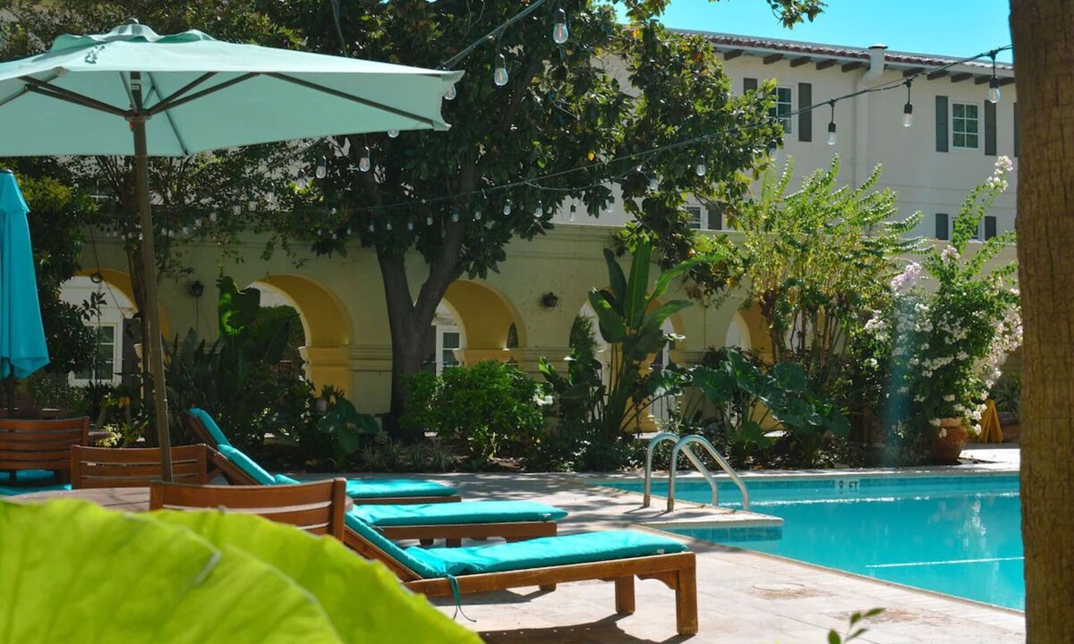 Western Division Hotel | Riverside 4 Double Suites w/Pools, Pets & Hot Tub