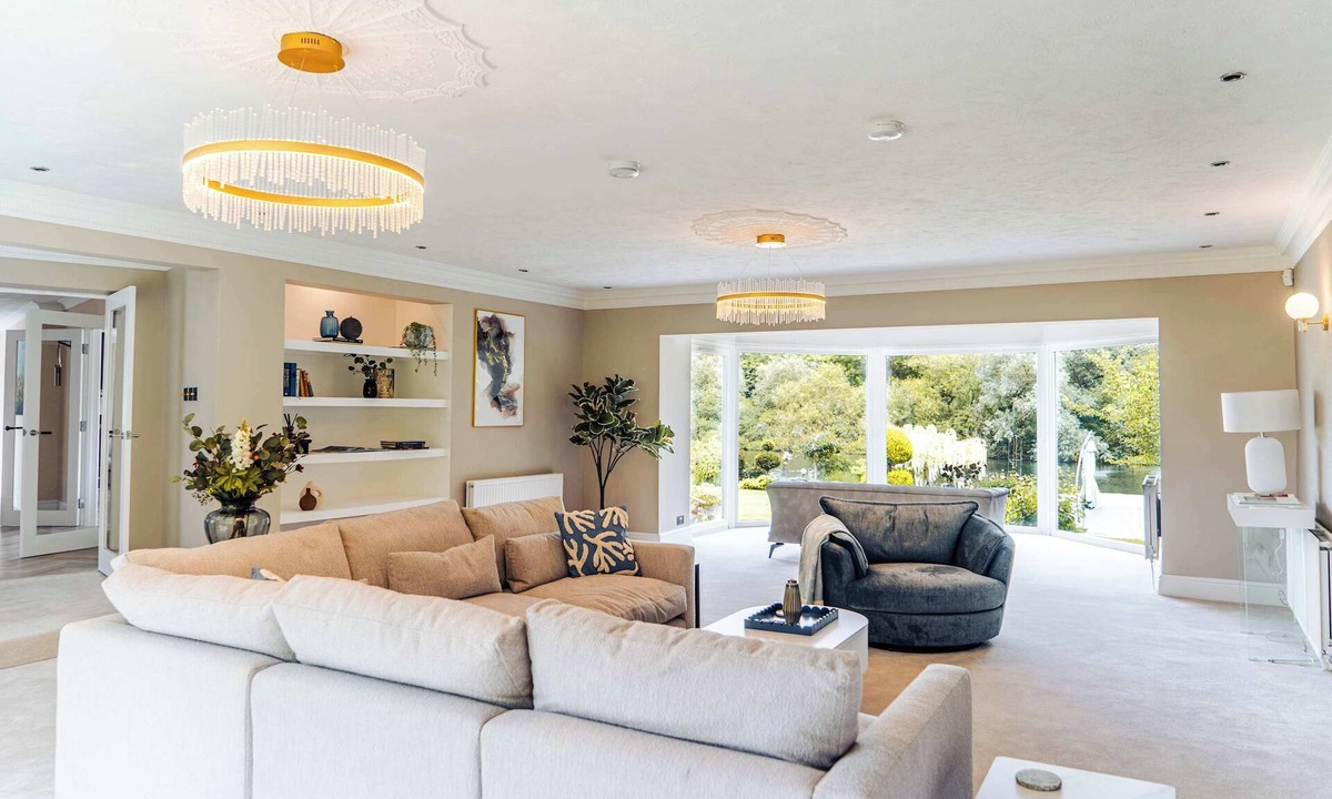 Fifield House | Riverside 5-Bedroom Home in Windsor