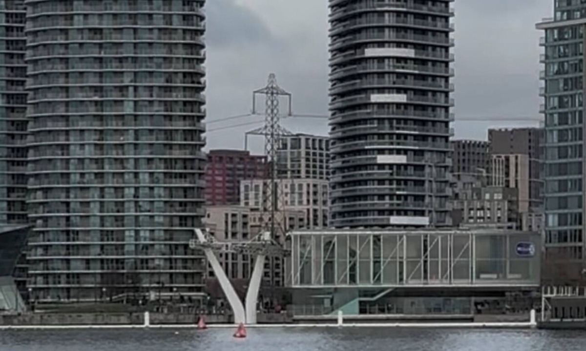 Docklands Apartment | Riverside Apartment London excel
