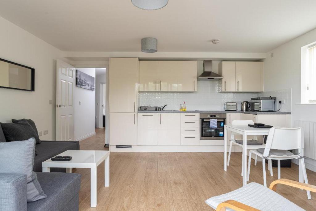 Bedford Apartment | Riverside Balcony Apartment With Parking