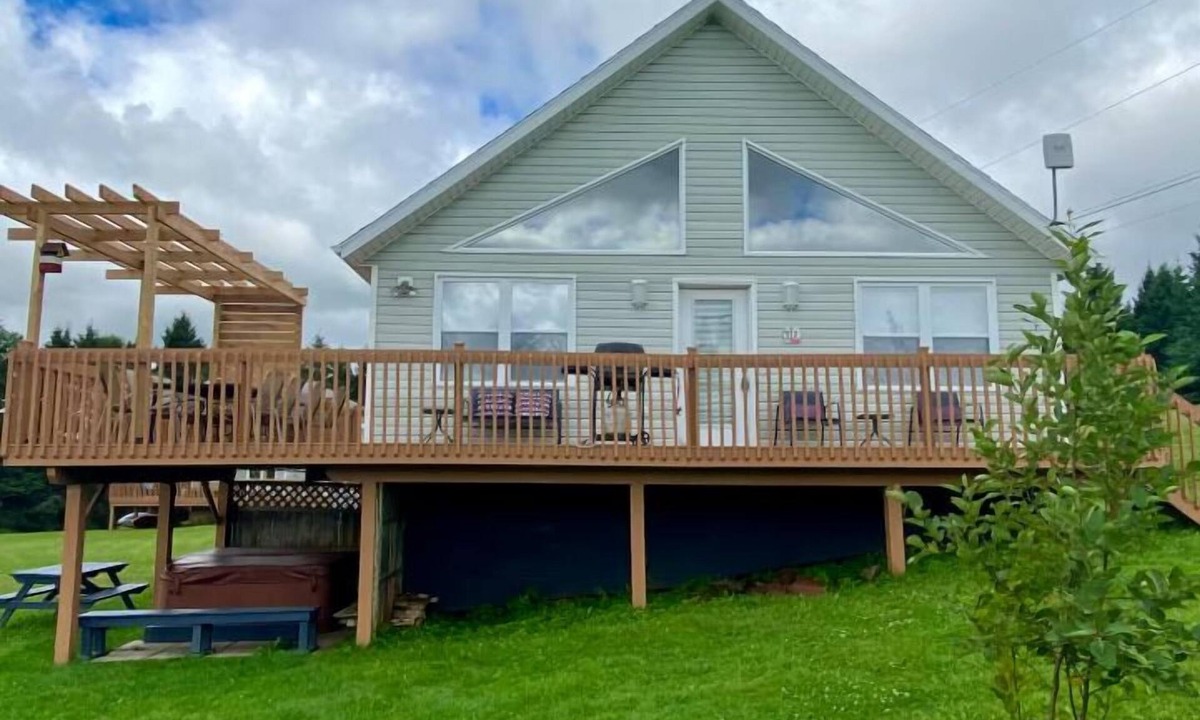 Found Mills House | Riverside Summer Retreat on PEI with Hot Tub, Deck, Kayaks & Pet-Friendly Stay