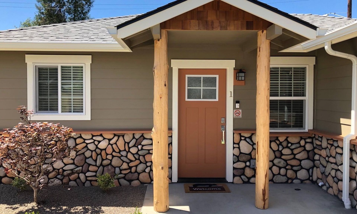 Grants Pass House | Riverside Cabin 1 - (Brand New Construction)