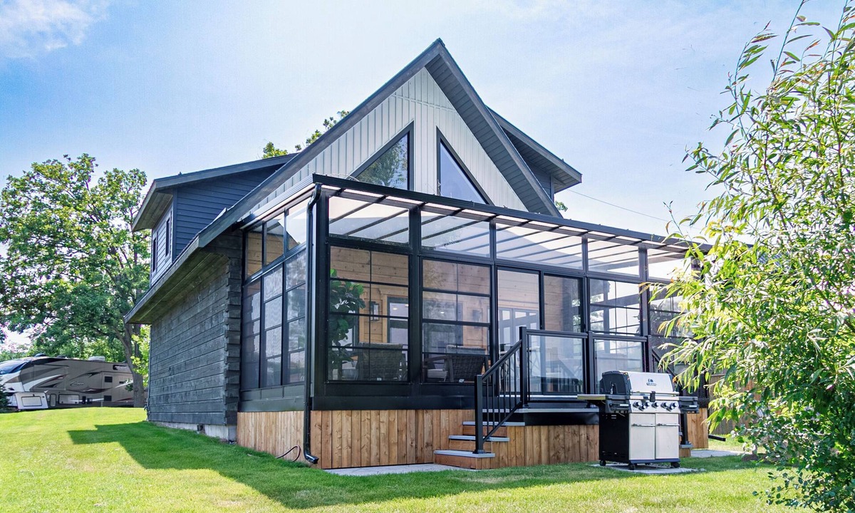 Trent Hills House | Riverside Cabin 5nThree season Riverside escape