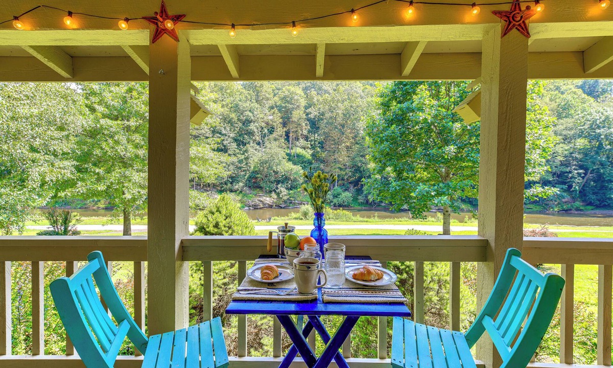 Lansing House | Riverside Cabin Near West Jefferson!