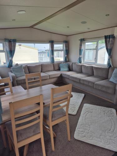 Isle of Grain Apartment | Riverside Caravan Hire, Haven Kent Coast