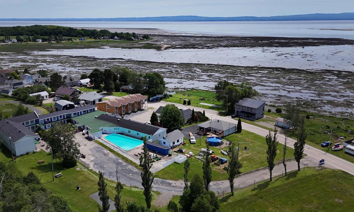 Isle aux Coudres Apartment | Riverside Condo with Pool | Les Voitures d'Eau