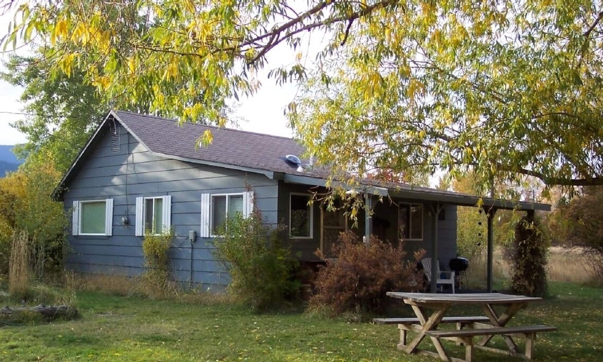 Conner Cottage | Riverside Cottage - Bitterroot River bank in Conner