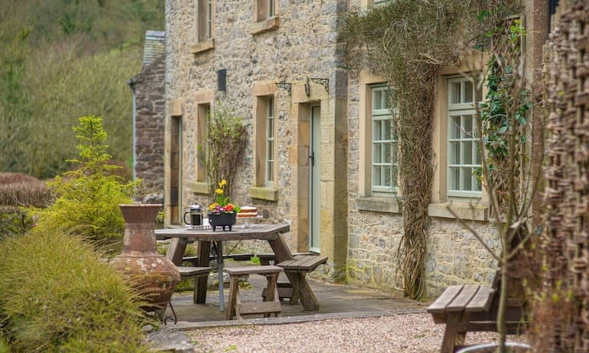 Alstonfield Cottage | Riverside Cottage Alstonefield Peak District