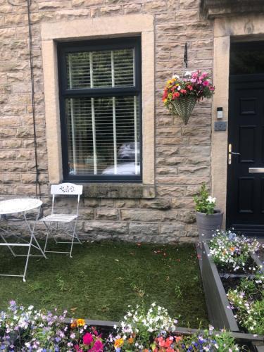 Fence House | Riverside Cottage