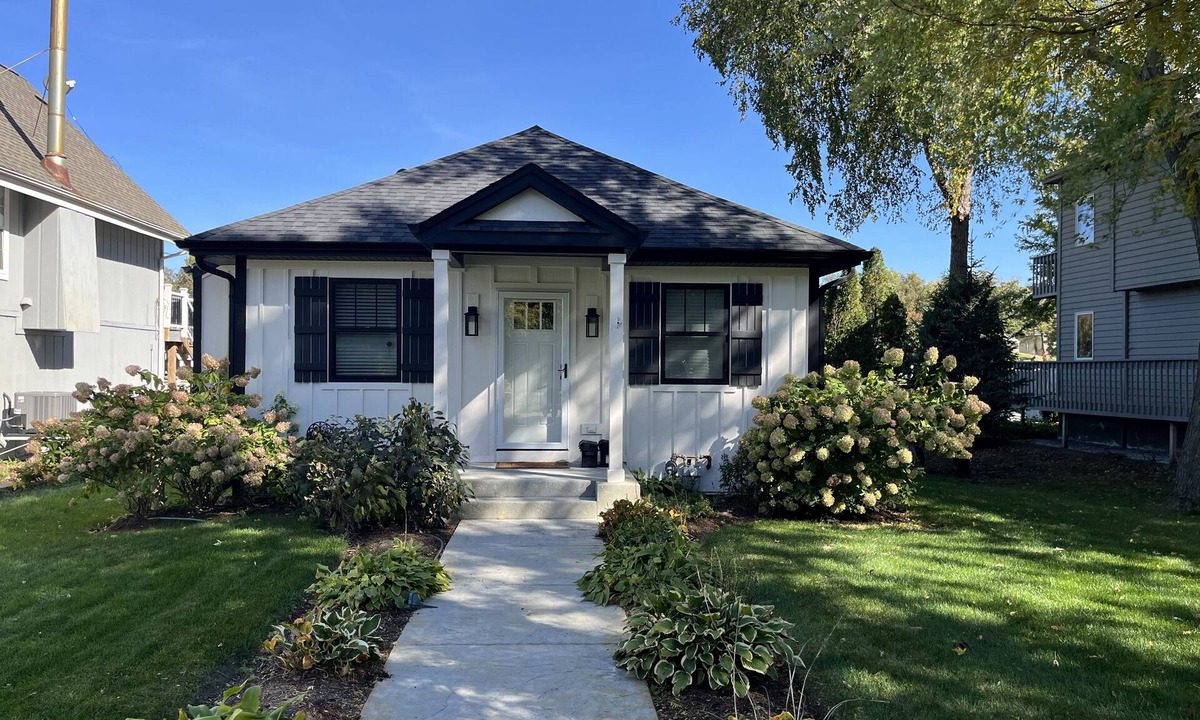 St. Charles Cottage | Riverside Cottage