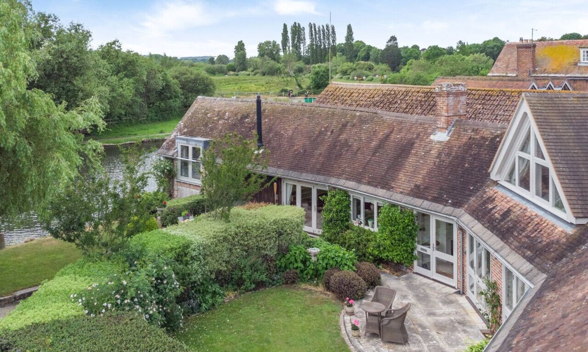 Wareham House | Riverside Cottage - Wareham