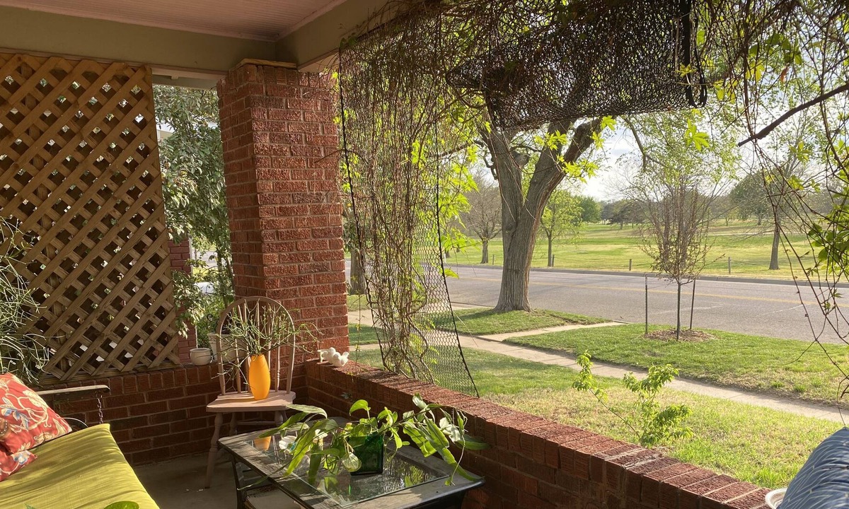 Wichita House | Riverside Cottage With A Sunset View