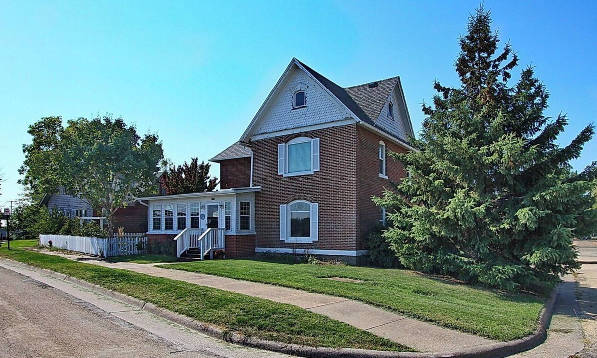 Sabula House | Riverside cozy 4-bedroom house in charming Sabula with WiFi, AC