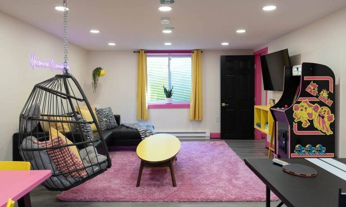 Jeffersonville Apartment | Riverside Fun Retreat w/Saunas Hot Tub & Arcade Next to Smugglers’ Notch Resort