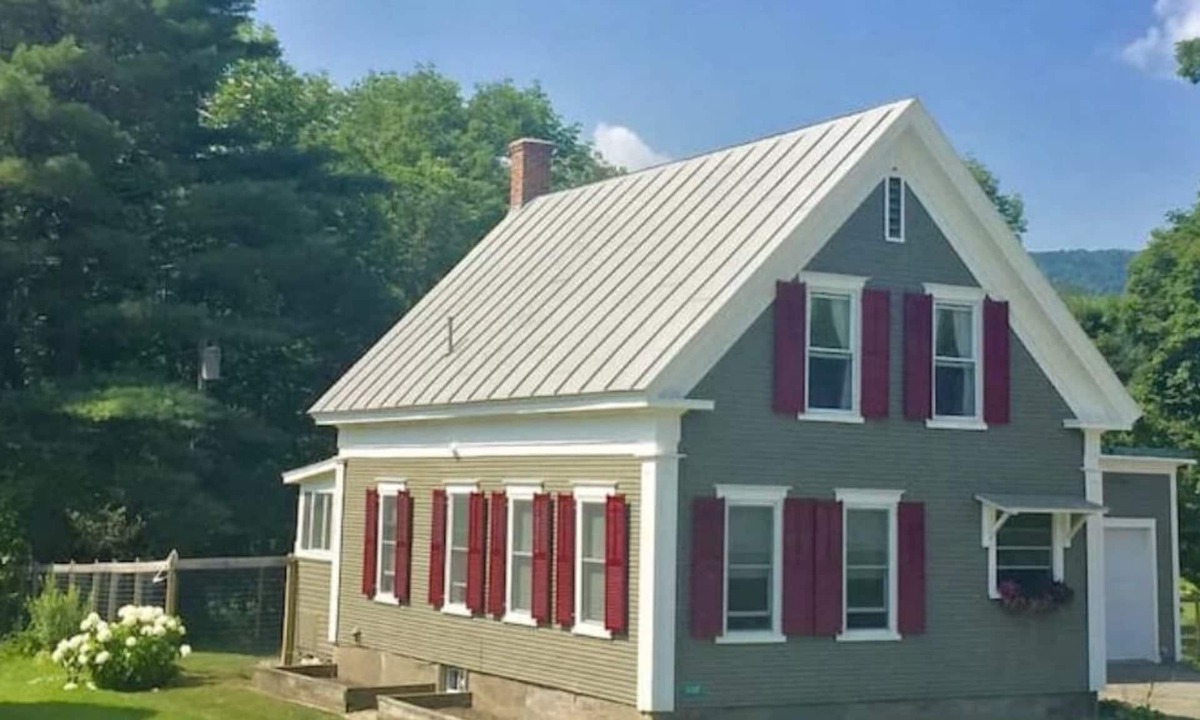 Woodstock House | Riverside Getaway! Minutes to Downtown Woodstock