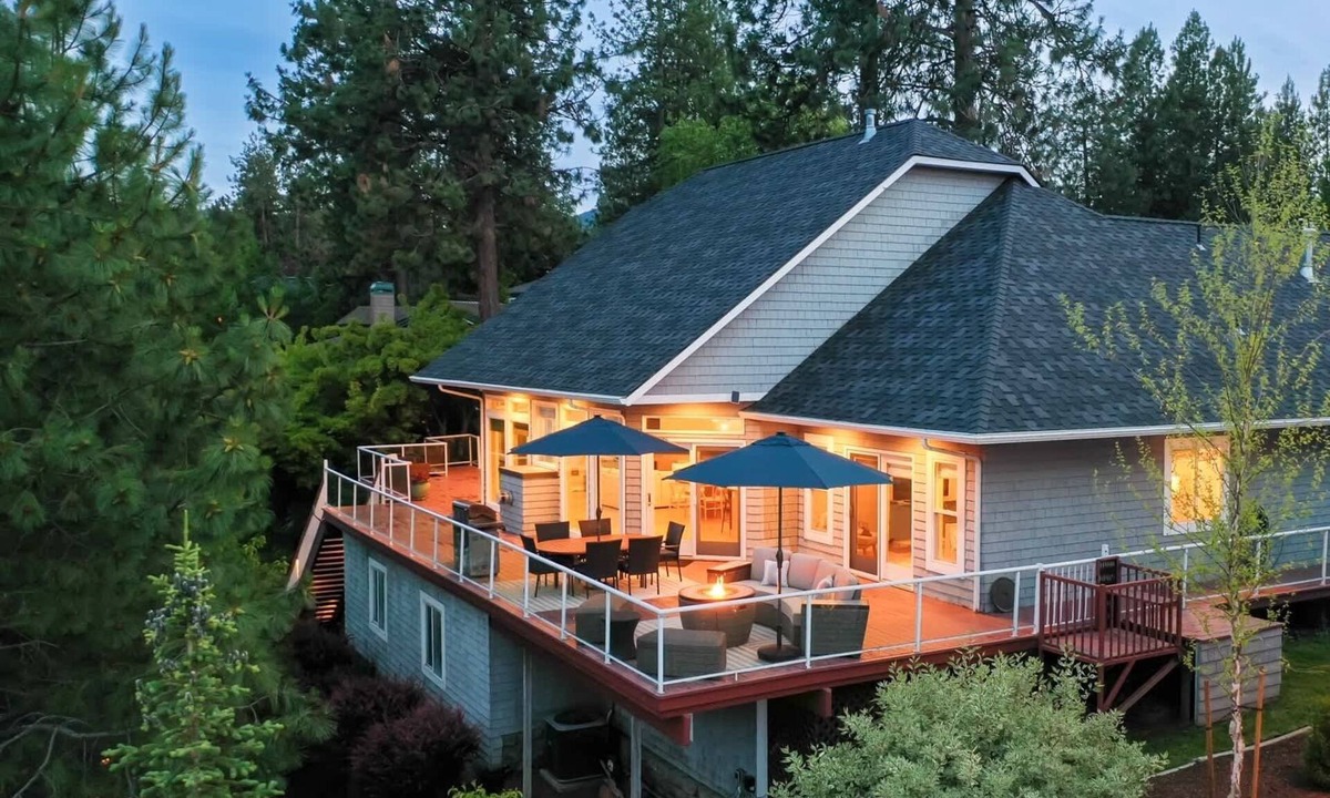 Post Falls House | Riverside Harbor House | Luxury Riverfront | Dock & Fire Pit