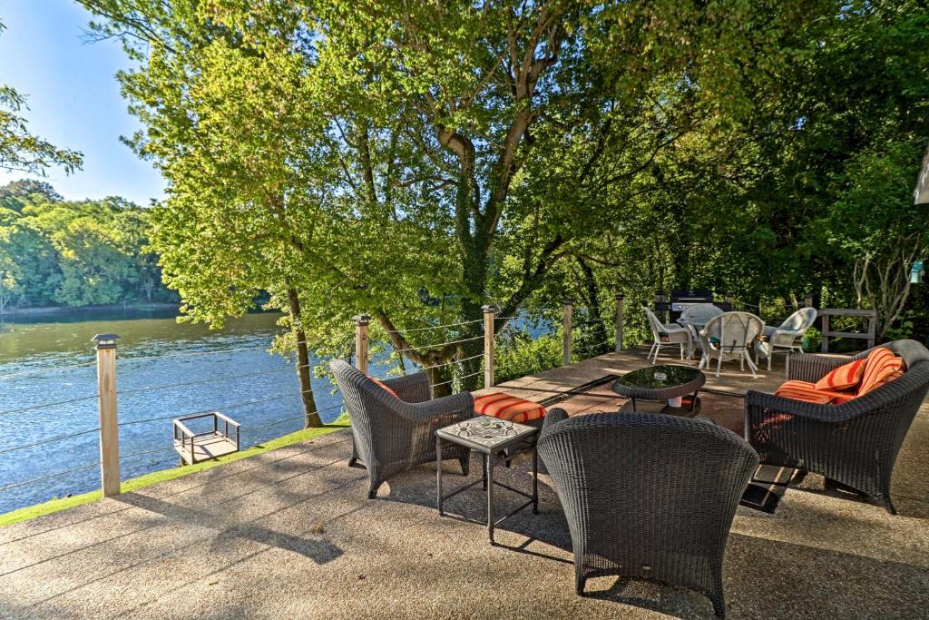 Mountain Home House | 'Riverside Hide-A-Way' w/Patio, BBQ, Fishing Pier