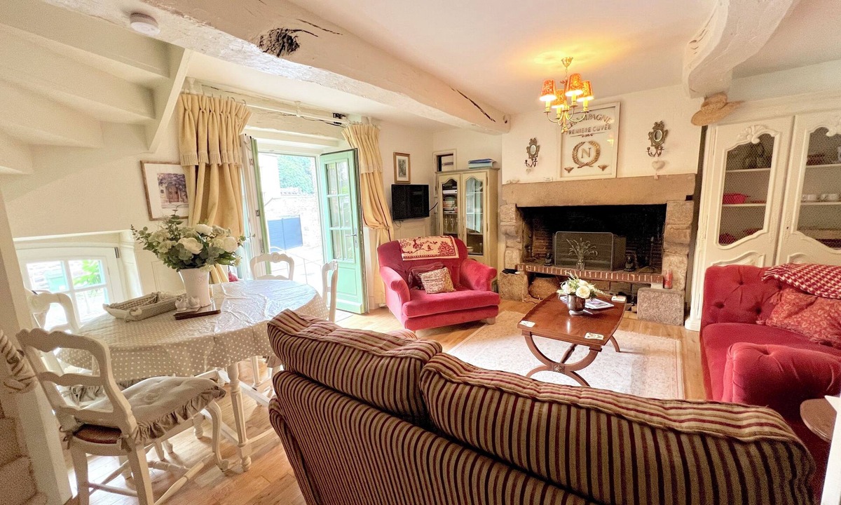 Lanvallay House | Riverside Holiday Cottage Dinan Port | Pet-Friendly | 2BR | La Petite Madeleine