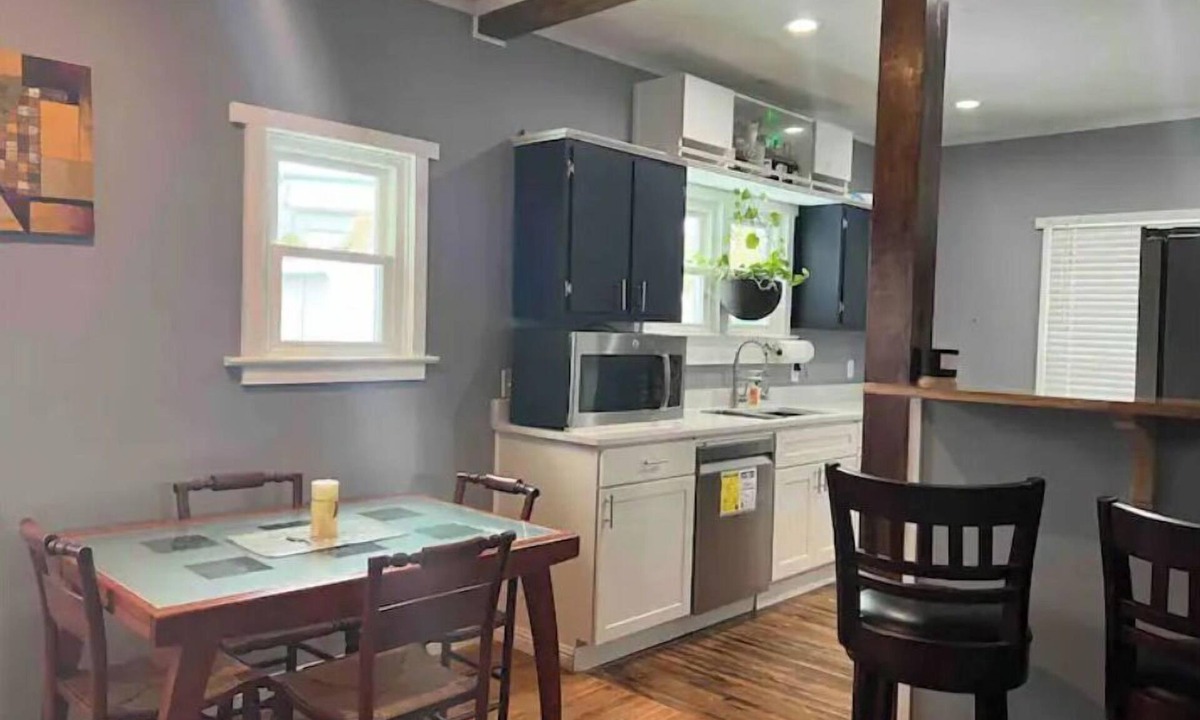Belmont Historic District House | Riverside Home comfortable & cozy