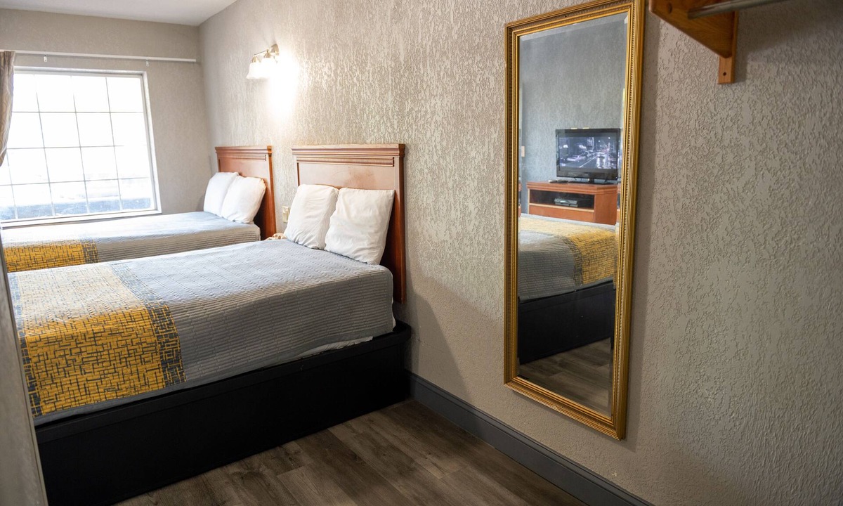 Hopewell Hotel | Riverside Inn and Suites