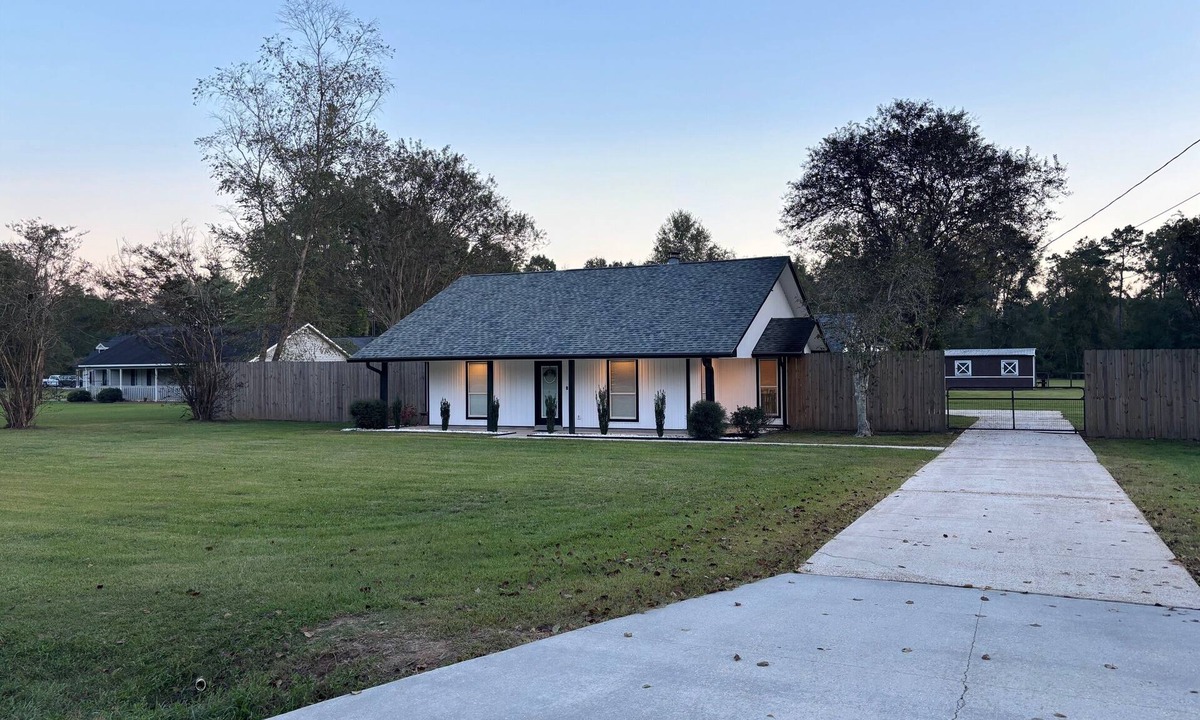 Fluker House | Riverside Lane Retreat