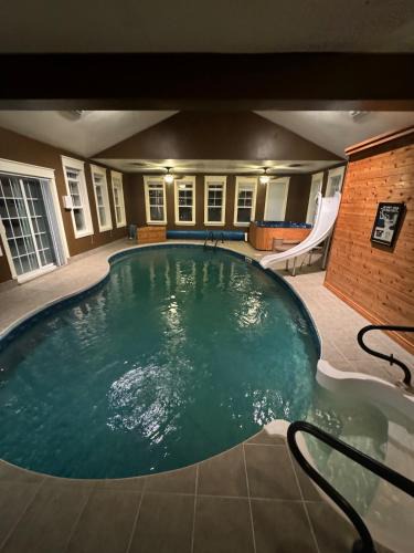 Clarke's Beach Ski Chalet | Riverside Pool Chalet !