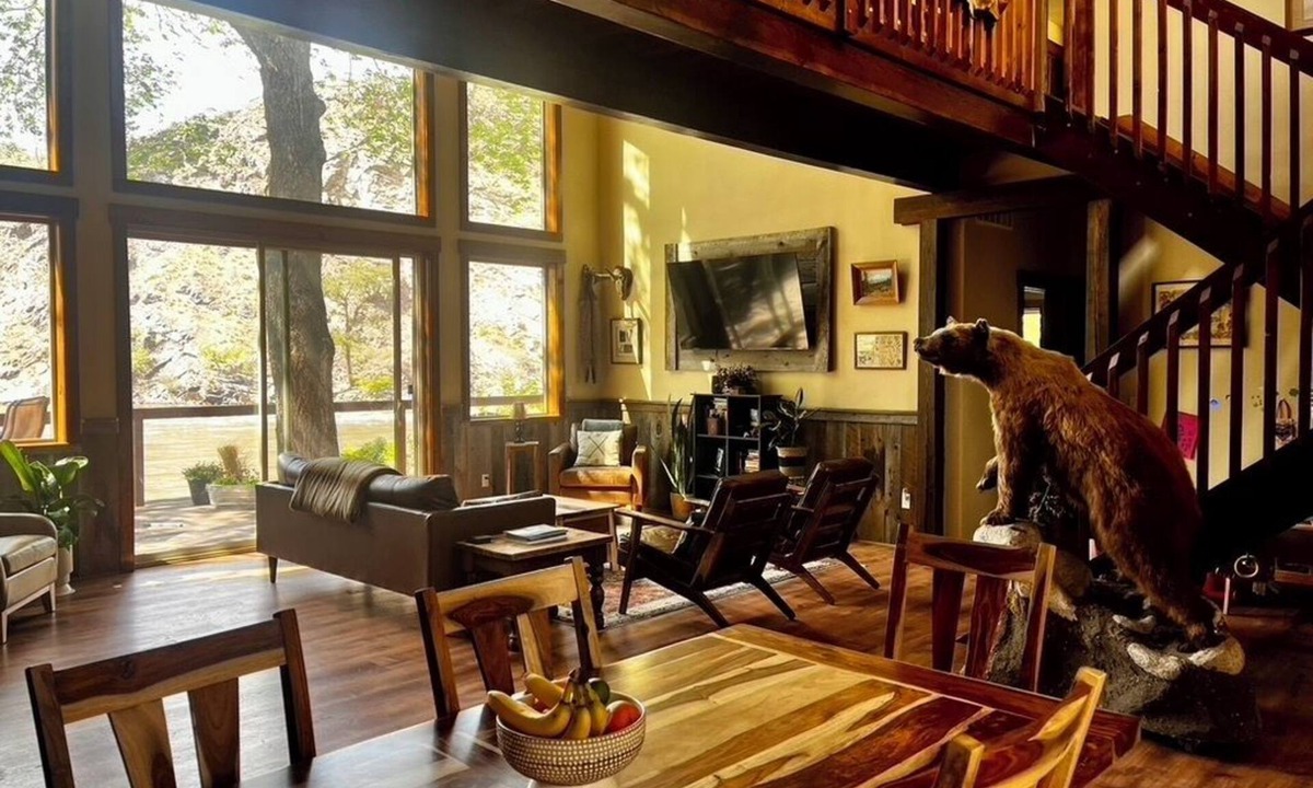 Riggins House | Riverside retreat at Rita Rapids Lodge