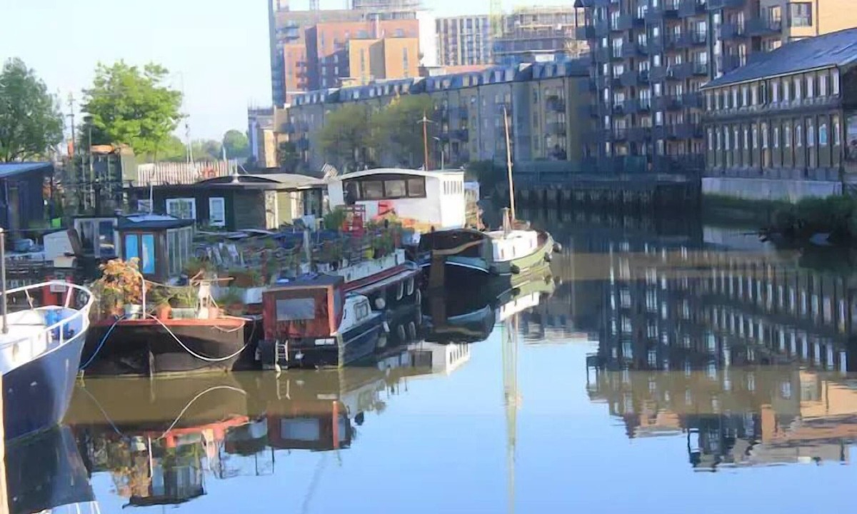 Gascoigne Apartment | Riverside Retreat in Barking