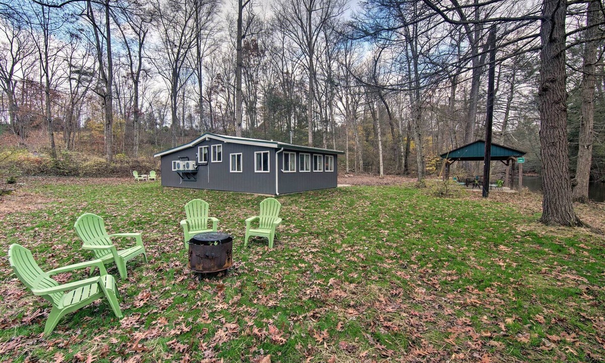 Dauphin Cabin | Riverside Retreat @ Stoney Creek