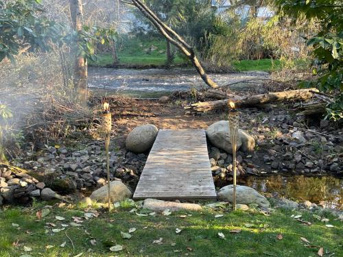 May Creek Apartment | Riverside Retreat