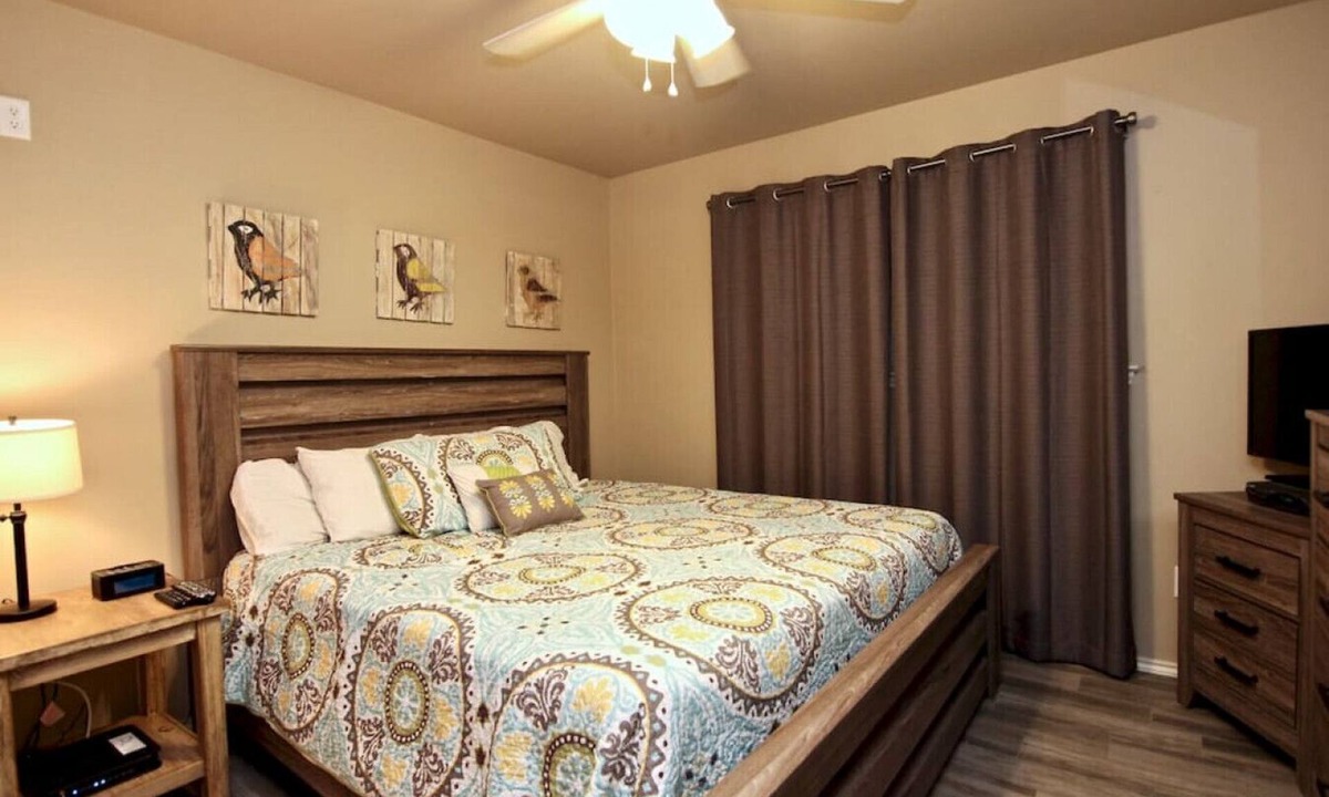 New Braunfels Condo | Riverside Retreat | Riverfront | King Bed | Two Pools