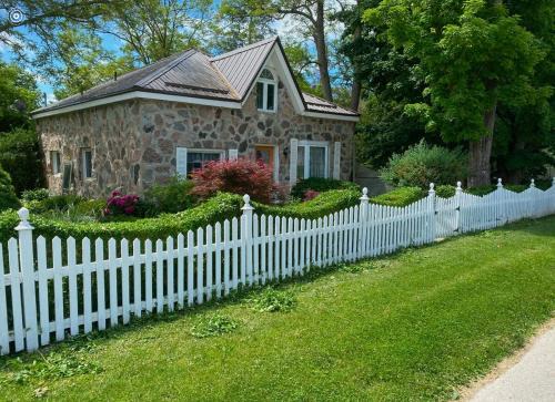 Walkerton House | Riverside Retreat with Hot Tub