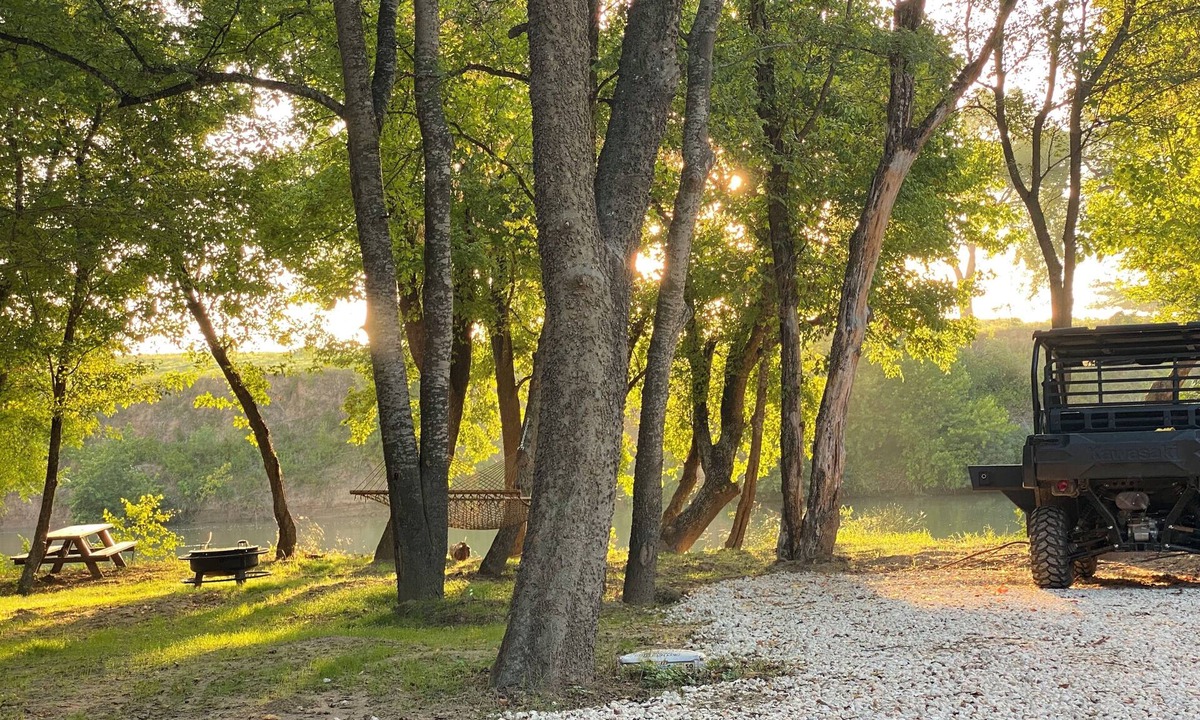 Smithville RV Rental | Riverside Site 2