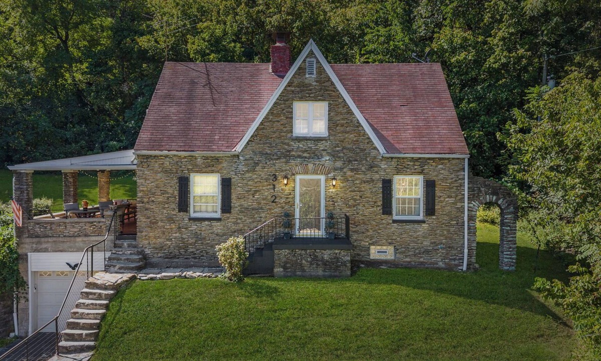 Lawrenceburg House | Riverside Storybook Cottage