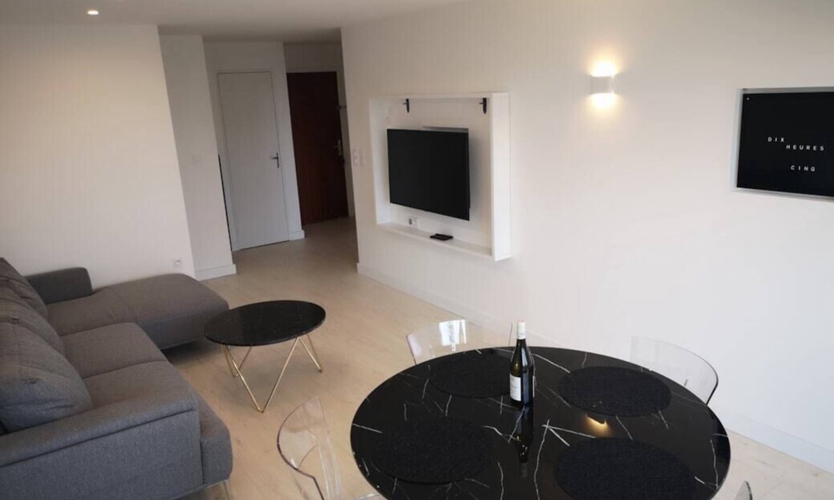 Blagnac Apartment | Riverside Toulouse Savory
