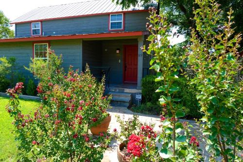 Bastrop House | Riverside Zen and Pet-Friendly Escape Retreat in Bastrop, Texas