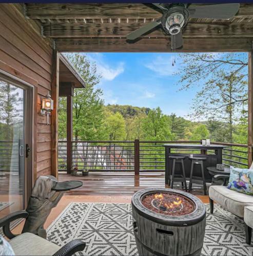 Lake Toxaway House | Riversong Falls