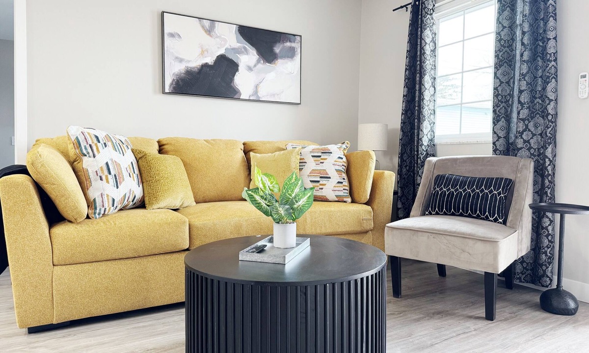 Newburgh Apartment | RiverStone Retreat A