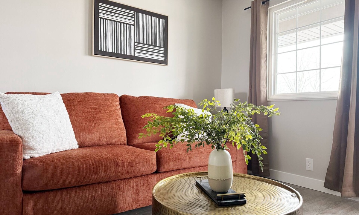 Newburgh Apartment | RiverStone Retreat D