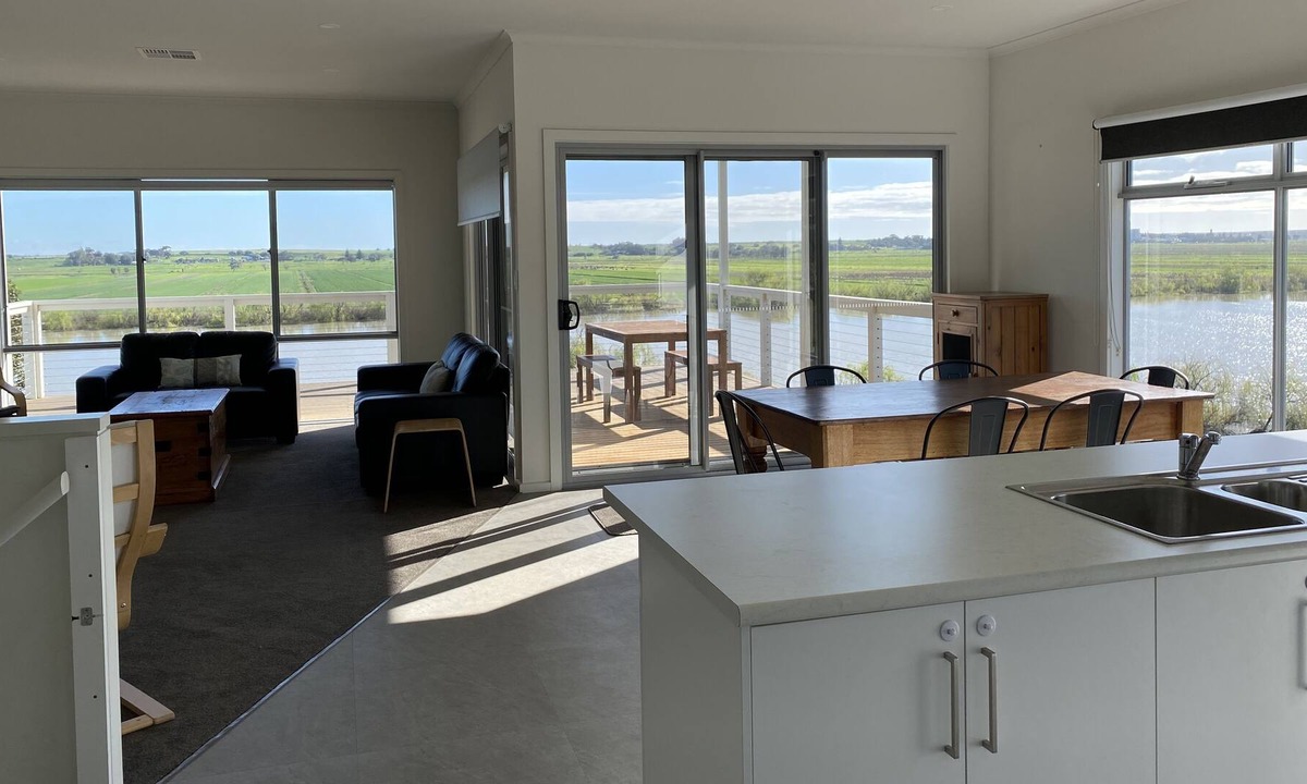 Seymour House | Rivertime - Life's Better by The River & The Bend