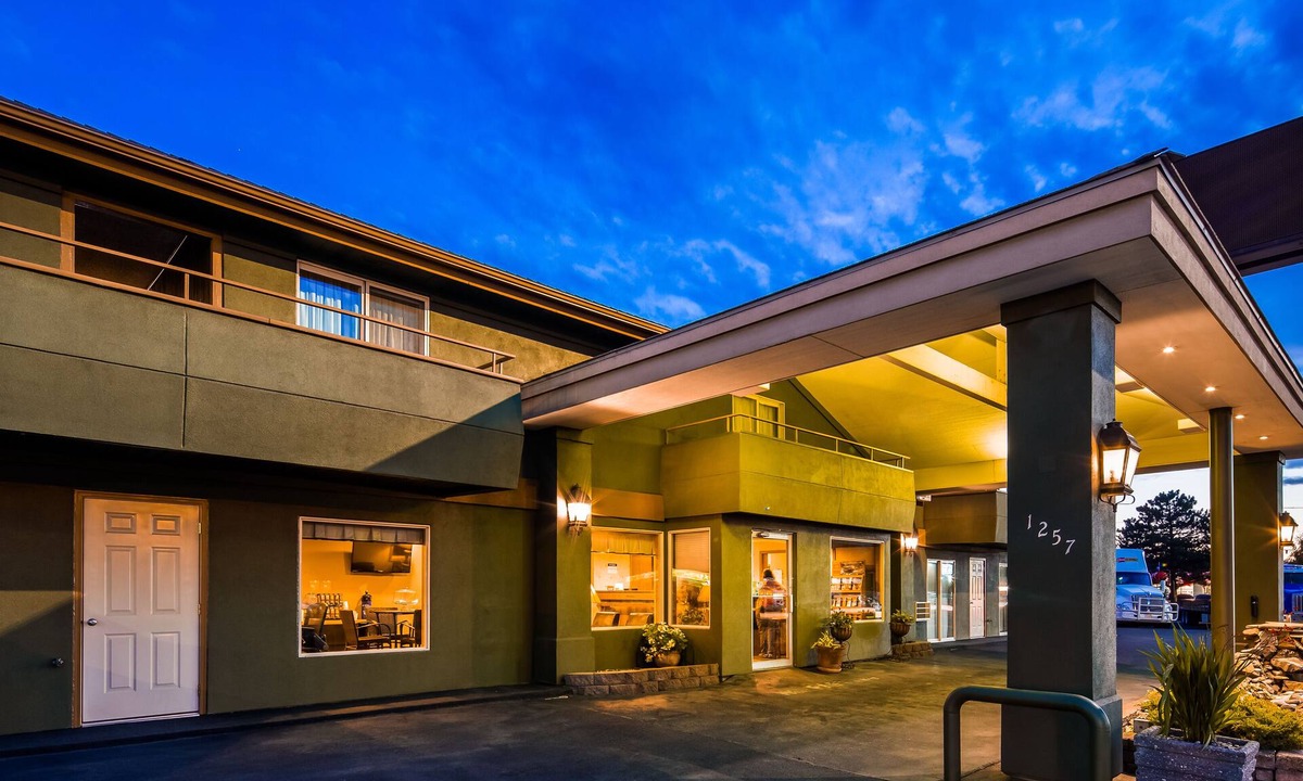 Clarkston Hotel | RiverTree Inn & Suites