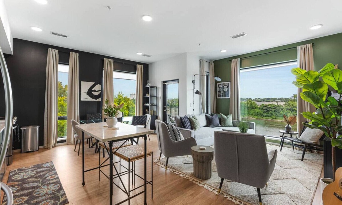 North Capitol Condo | Riverview Condo with Garage, Balcony, Walk Downtown