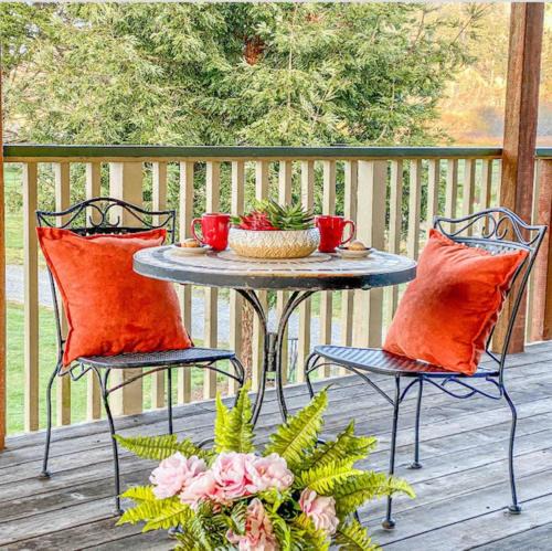 Klamath House | Riverview Cozy Home by the River