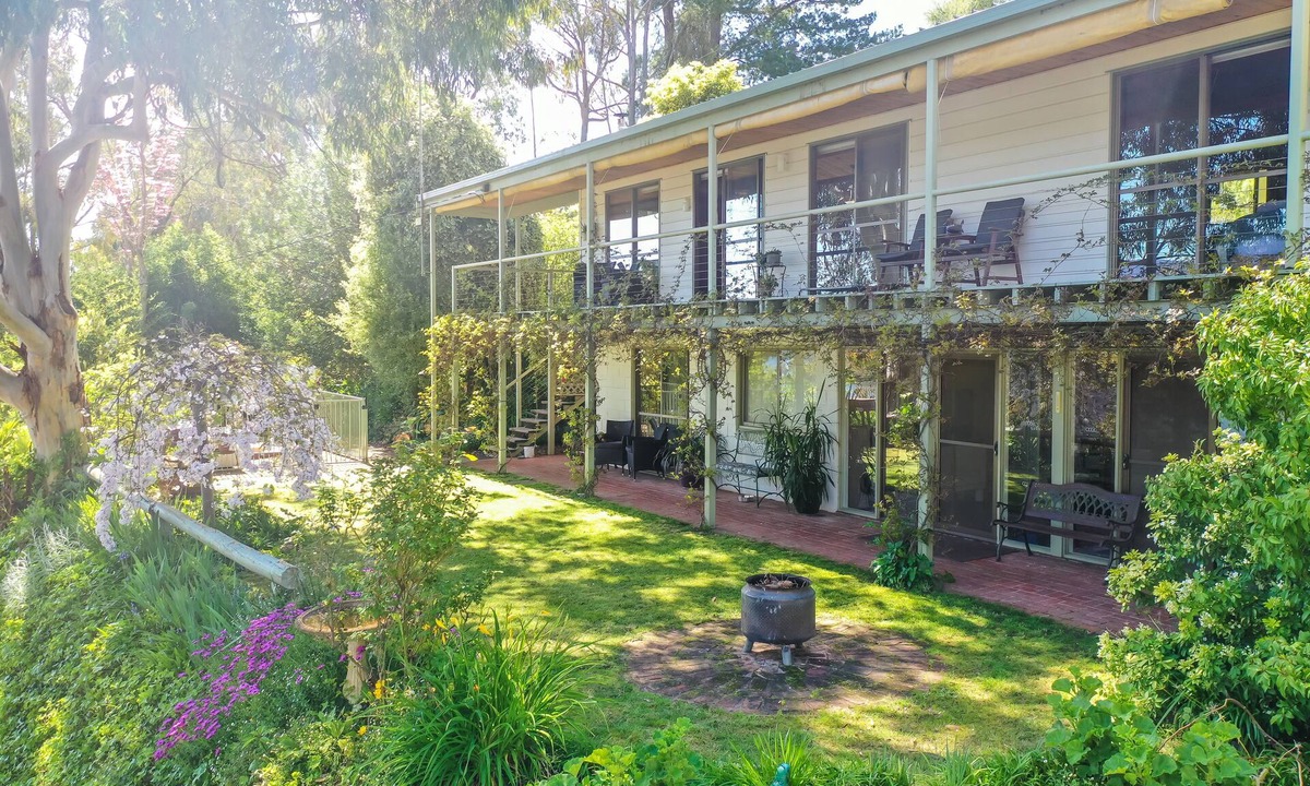 Jamieson House | Riverview Hill - Pet Friendly Country Getaway