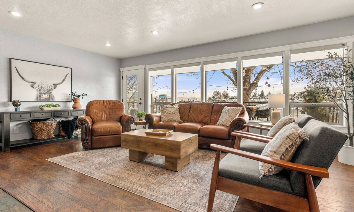 Clarkston House | Riverview Home - walking trails - convenient location