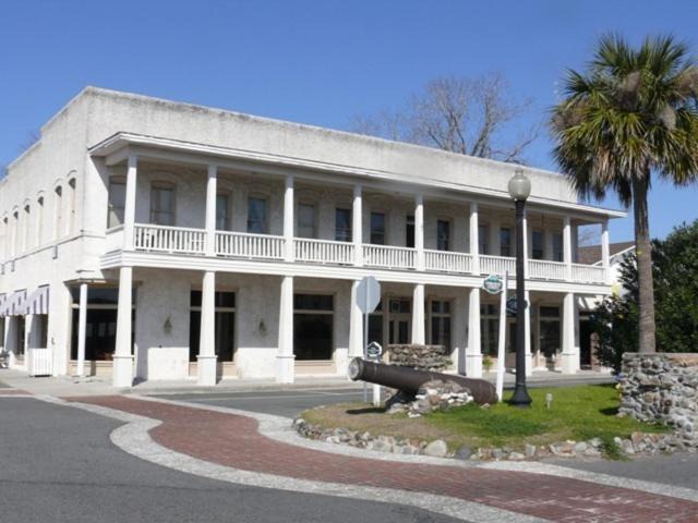 St. Marys Hotel | Riverview Hotel