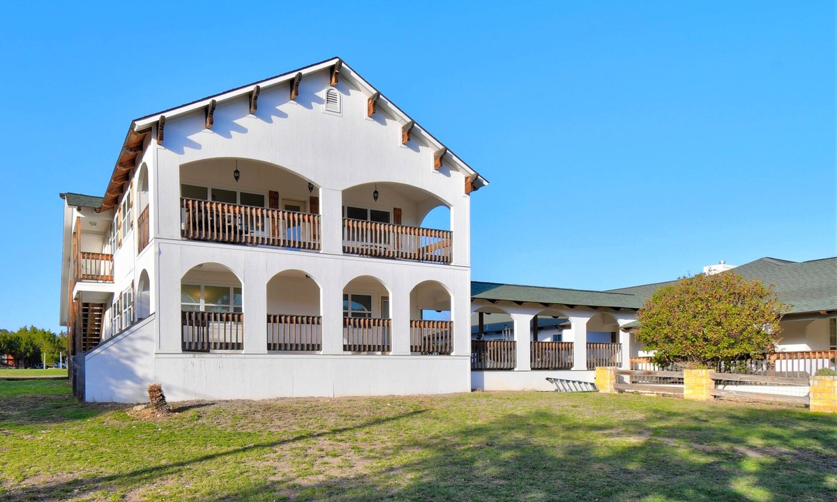 Ingram House | Riverview House, Lower Unit, 2BR/1BA, Balcony, Sleeps 6