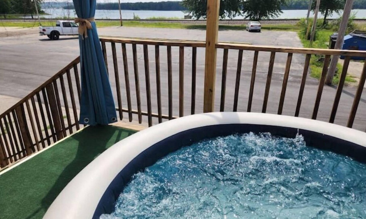 Savanna Apartment | RiverView Lux: 420 Friendly Damage Control, private deck w/hot tub