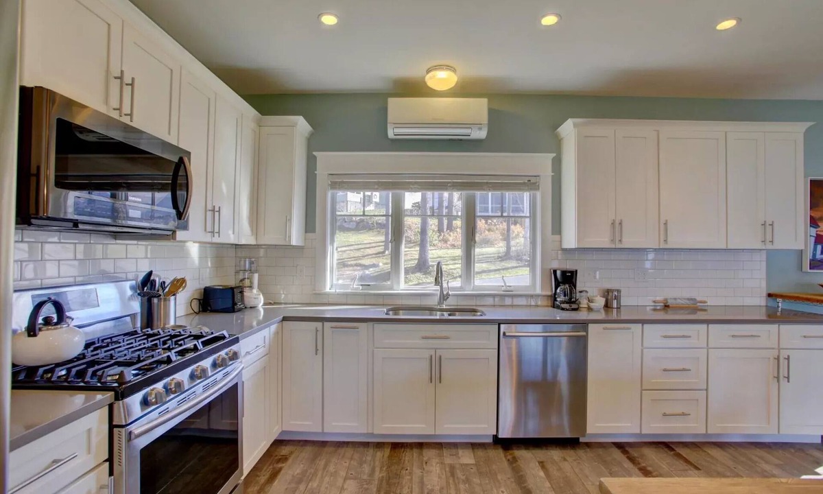 Edgecomb House | Riverview Luxury Home