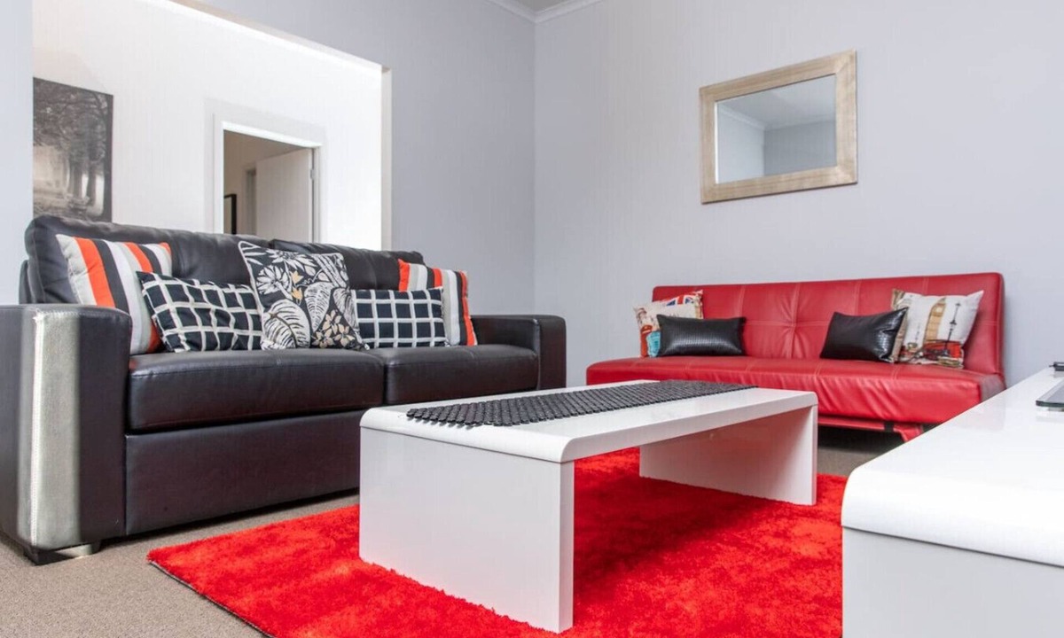 Gawler House | Riverview- Modern 3 Bedroom sleeps 2-8